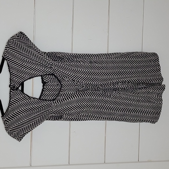 FOREVER 21 medium black and white romper - Picture 2 of 3